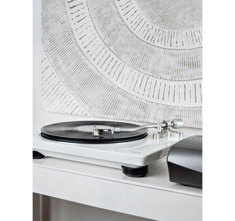 Denon DP-400 automatinis plokštelių grotuvas baltas